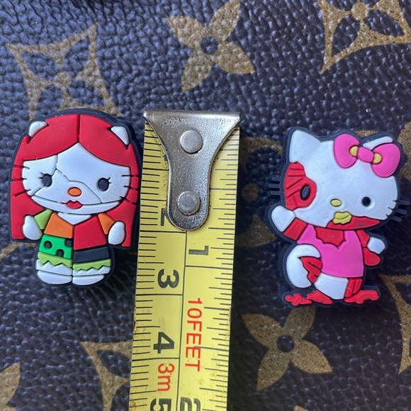 6 hello kitty croc charms - Picture 6 of 7
